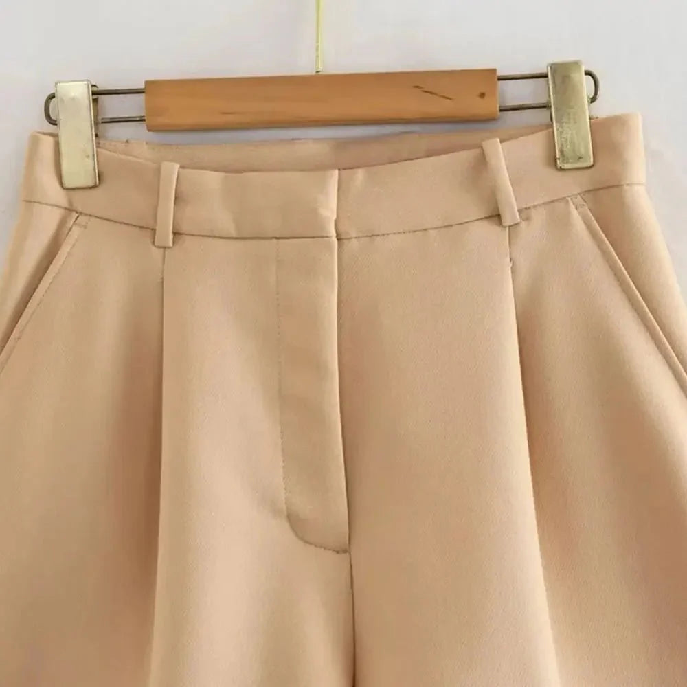 Tailored Shorts – Soft Fabric – Chic Everyday Style