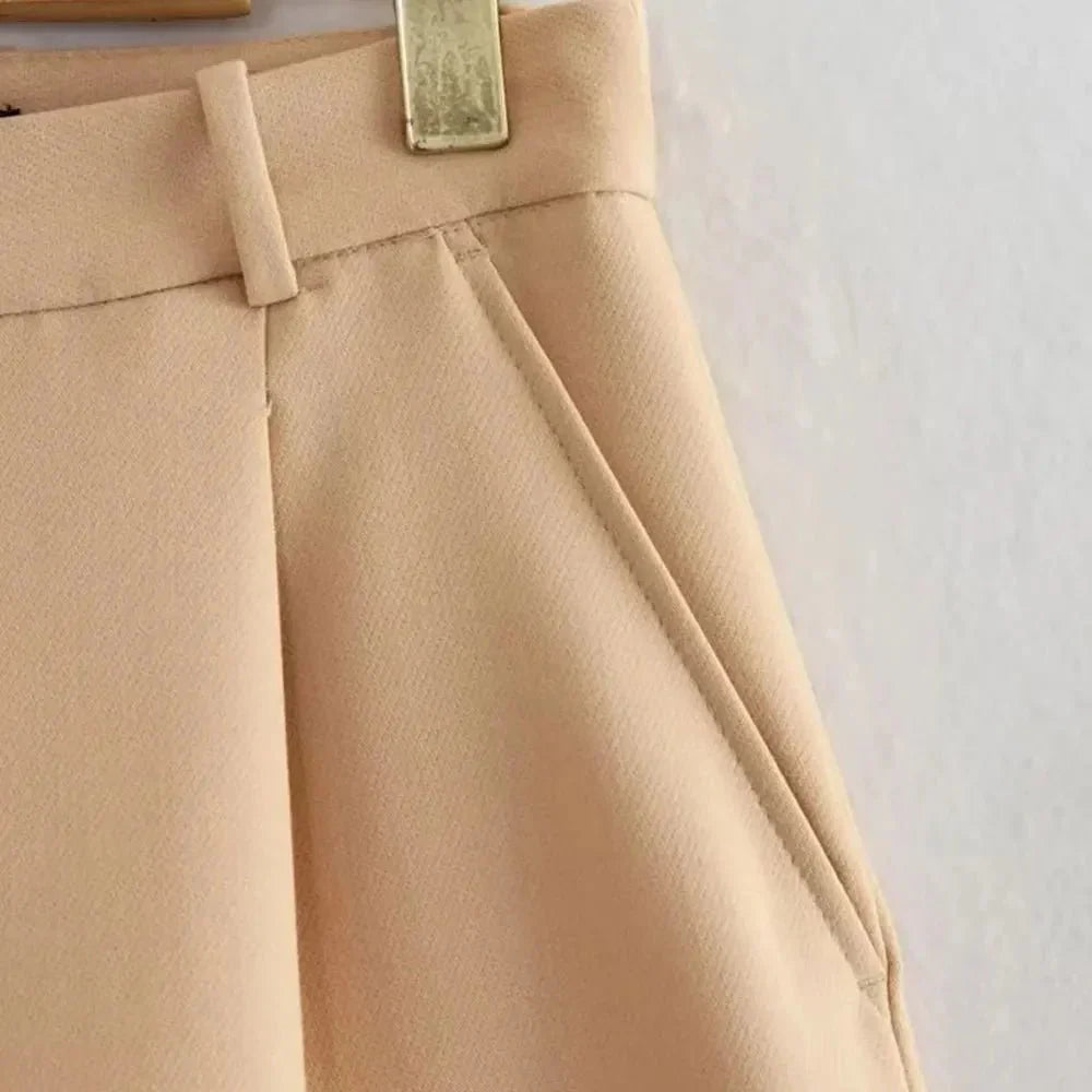 Tailored Shorts – Soft Fabric – Chic Everyday Style