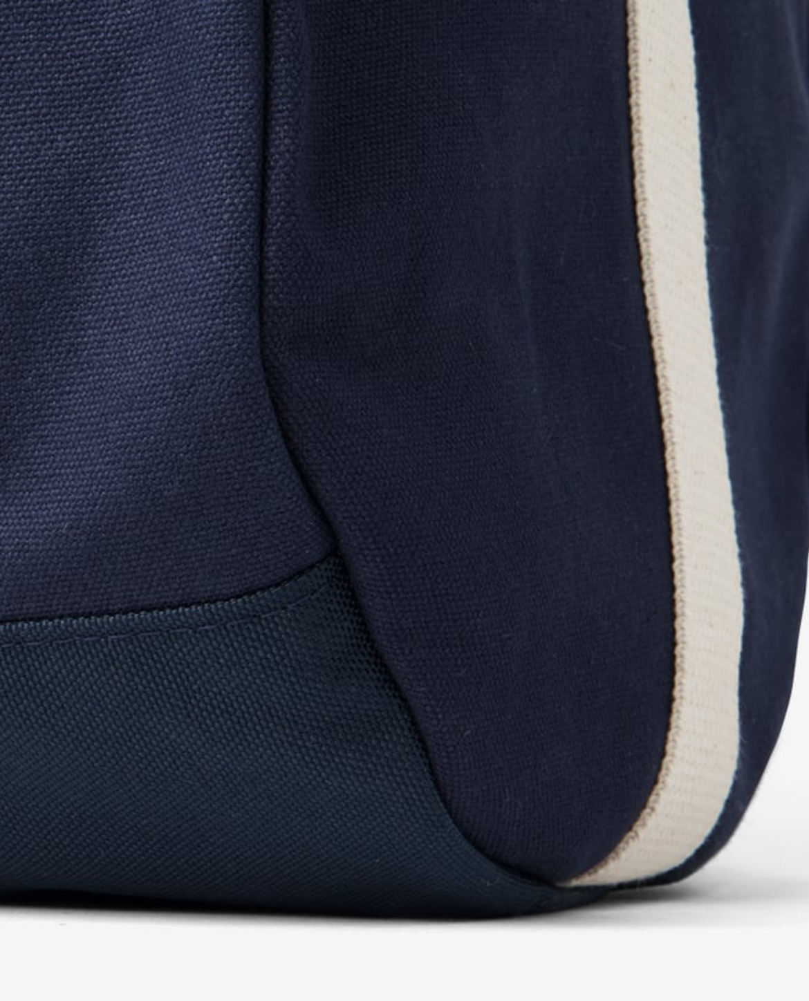 Durable Canvas Barrel Bag with Adjustable Strap – Versatile Gym and Travel Bag, Two-Tone Design, 25L Capacity