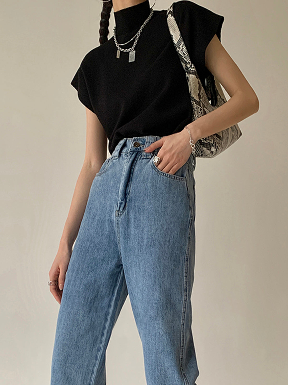 Knitted Sweater – Soft Fabric – Timeless Wardrobe Essential