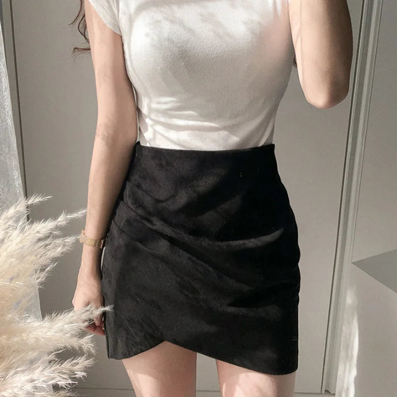 Mini Skirt – Faux Suede Finish – Elegant Night-Out Look