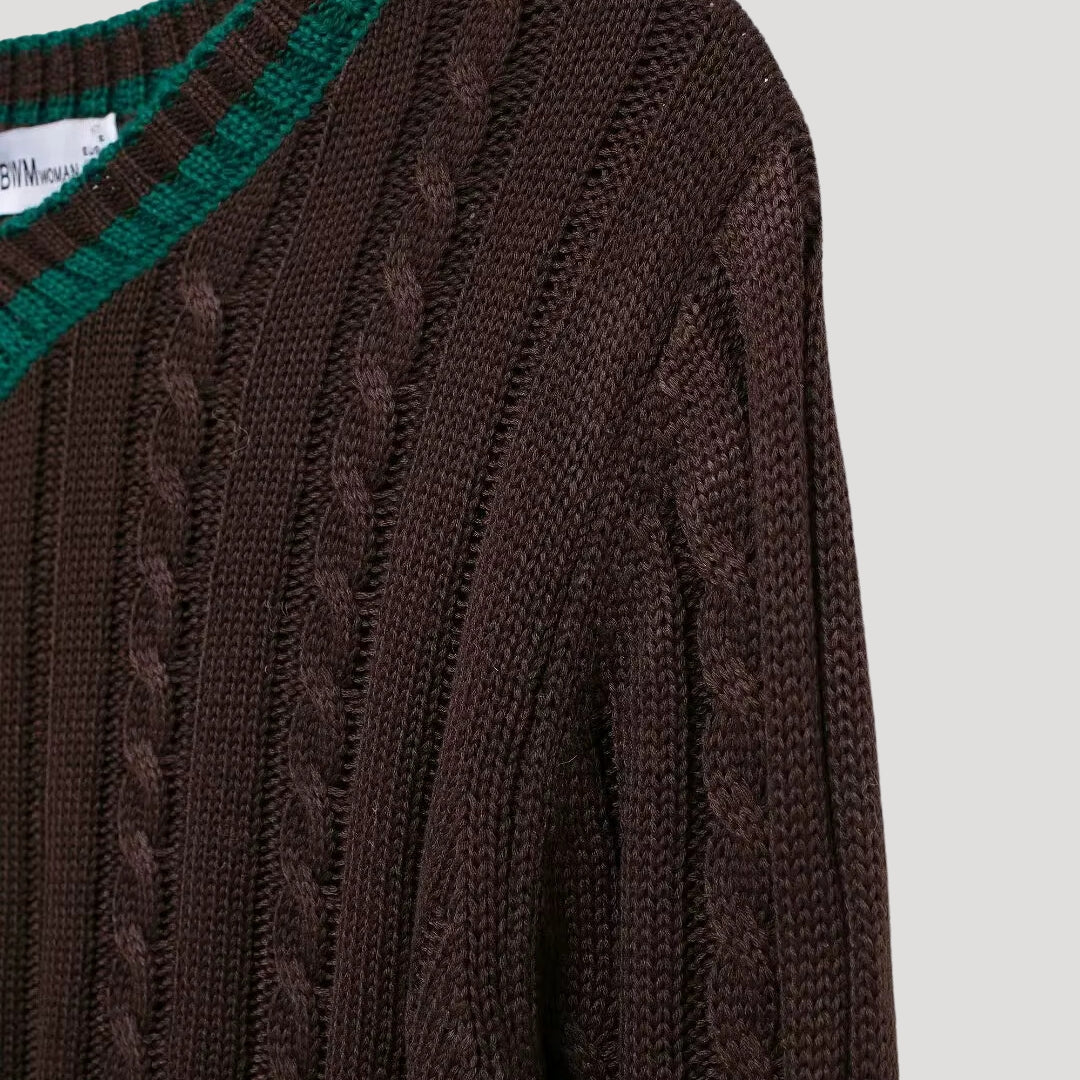 V-Neck Sweater – Cable Knit – Sporty Chic Winter Look